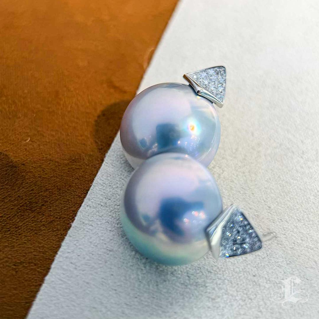 【Sculpted Geometry】Aurora Blue Dome Mabe Pearl & Diamond Earrings For Sale 3