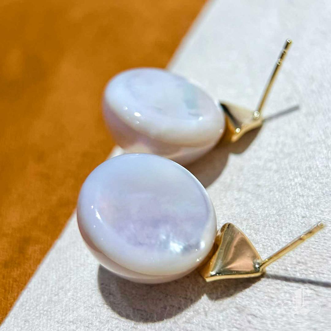 【Geometria scolpita】 Orecchini di perle e diamanti Mabe a cupola d'aurora in vendita 4