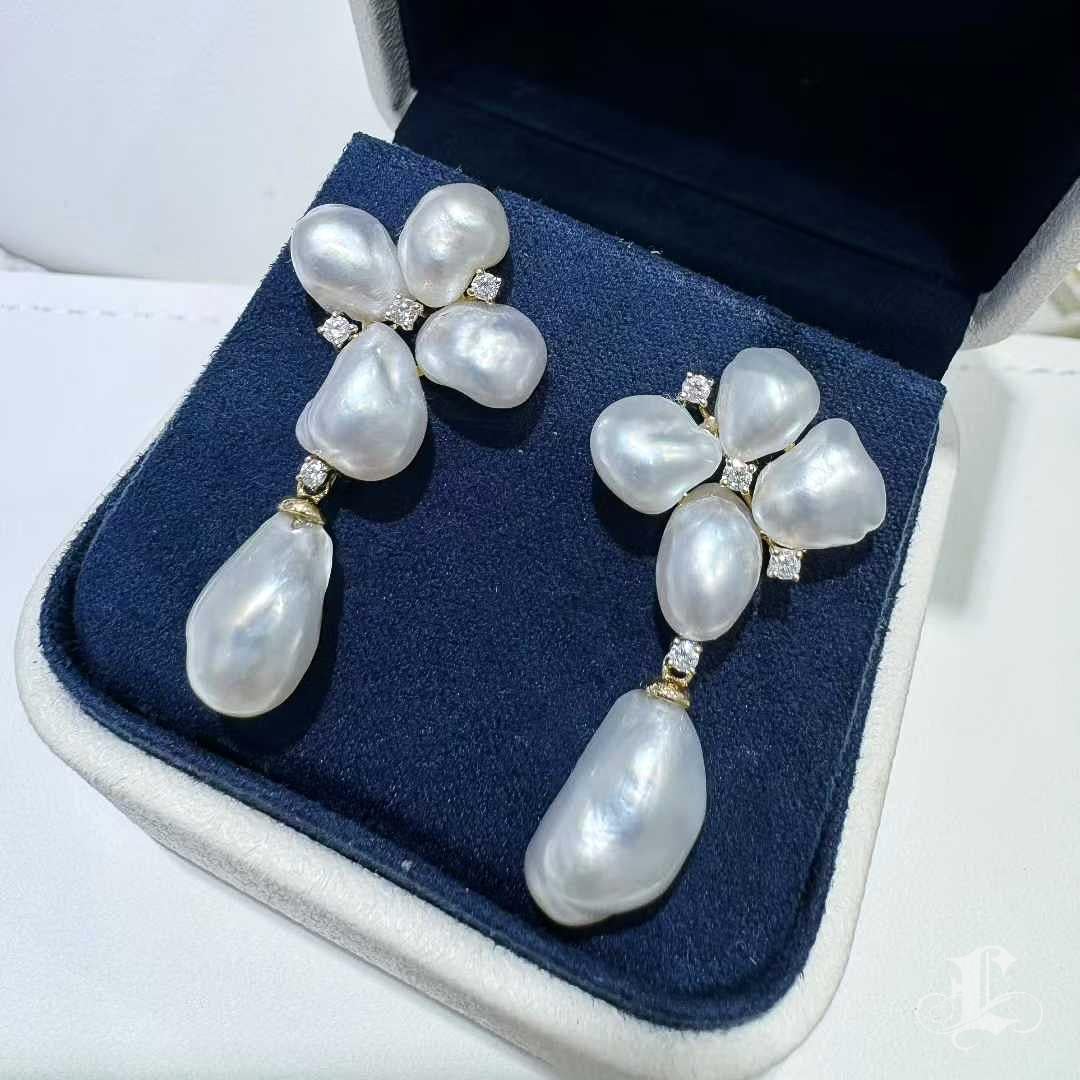 【Sculptured Geometry】Aurora South Sea Keshi Pearl Diamond Drop Earrings en vente 1