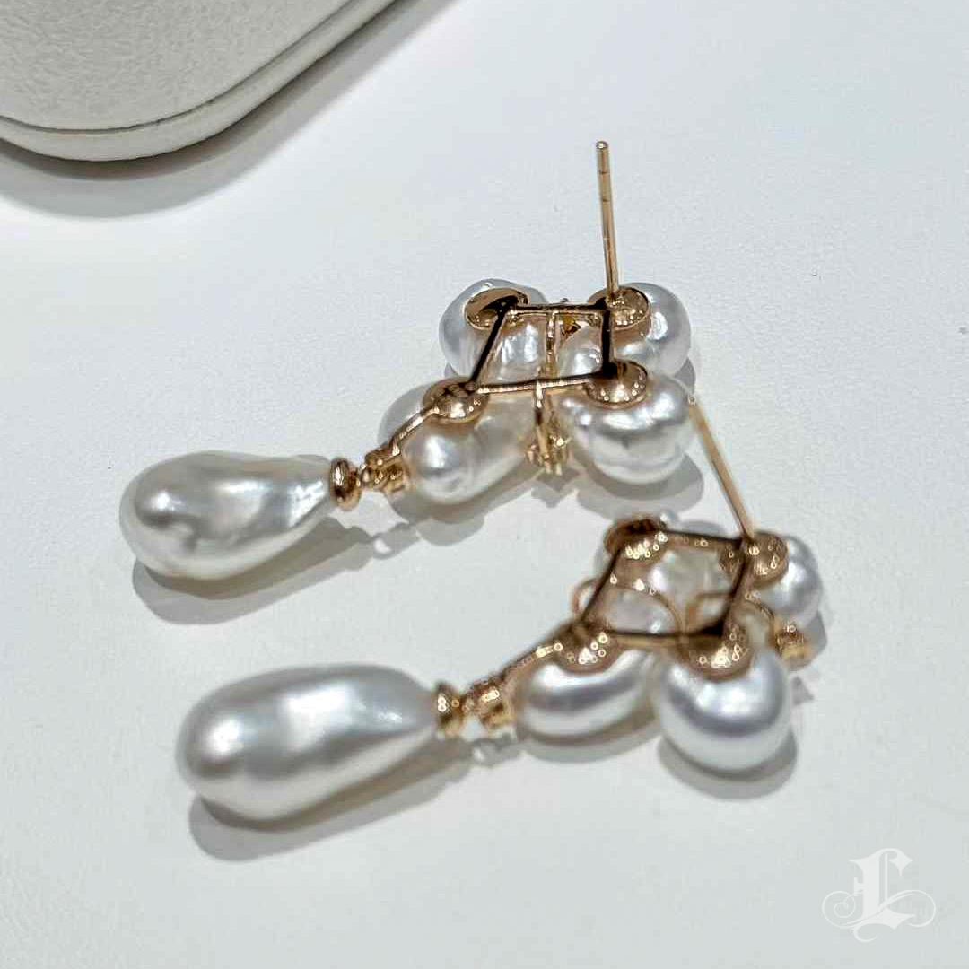 【Sculptured Geometry】Aurora South Sea Keshi Pearl Diamond Drop Earrings en vente 3