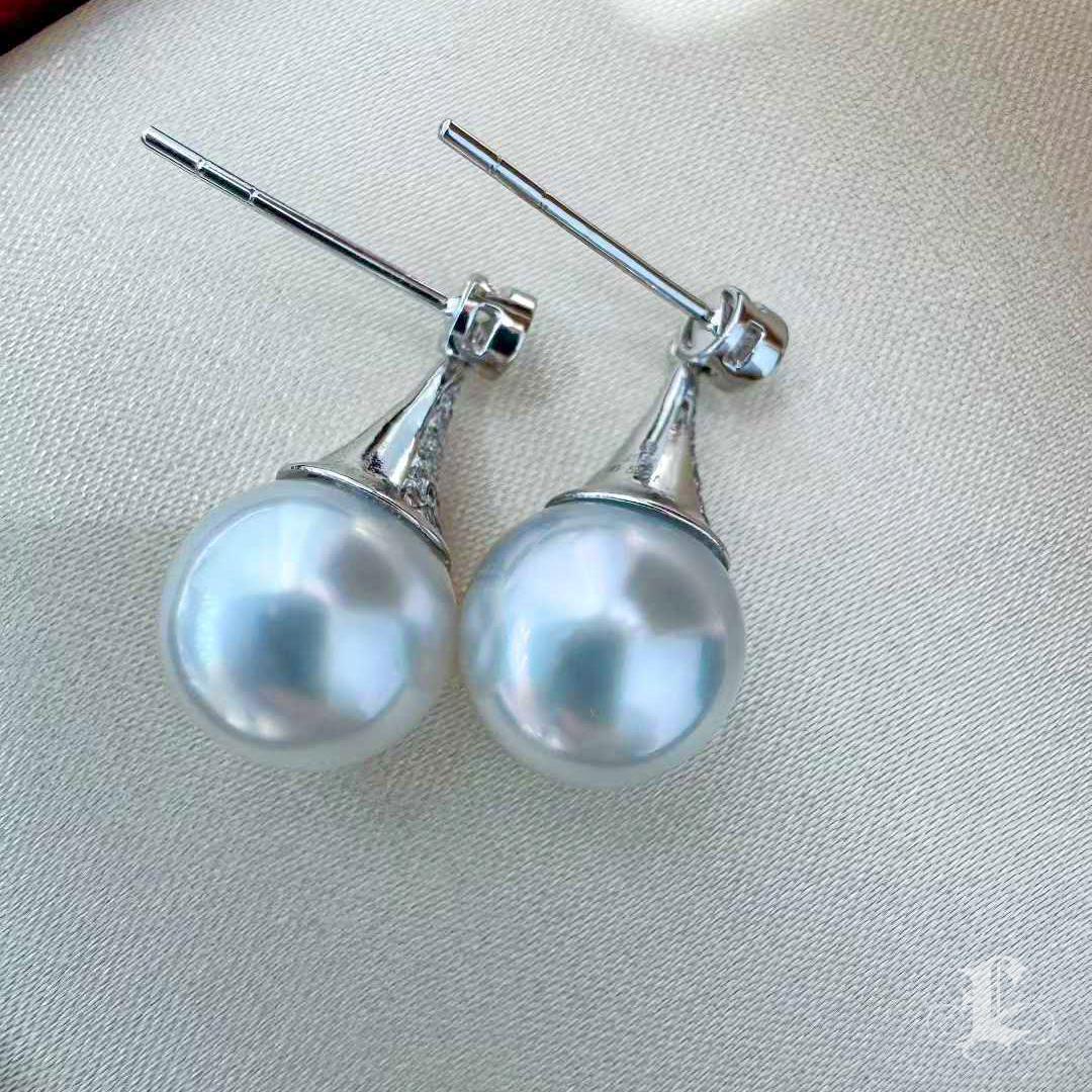 【Sculptured Geometry】Aurora South Sea Pearl & 0.5ct Diamond Earrings en vente 4