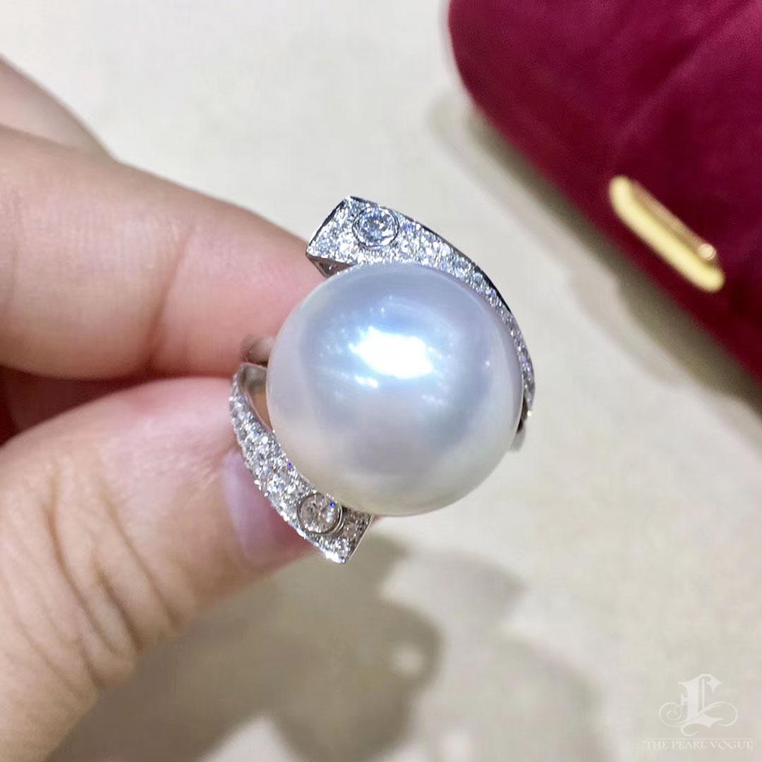 Anello con diamante e perla dei mari del Sud, oro bianco 18k in vendita 1