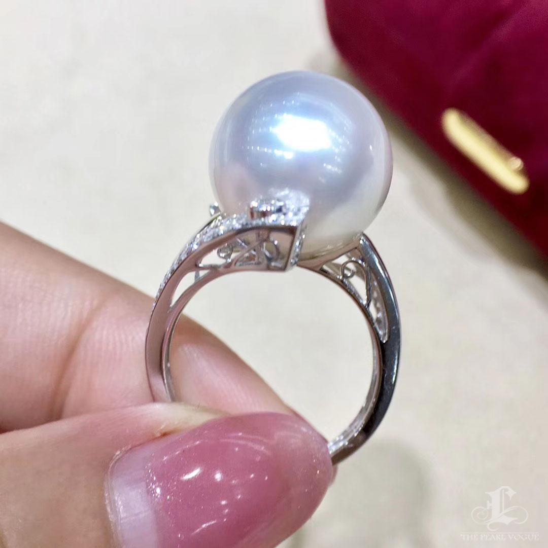 Anello con diamante e perla dei mari del Sud, oro bianco 18k in vendita 3