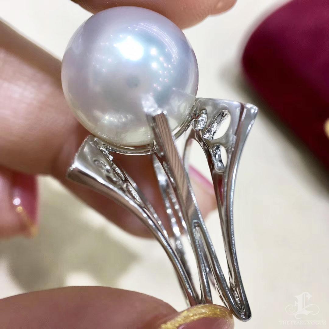 【Sculpted Geometry】Anillo de perlas del mar del sur con cresta de diamantes, oro blanco de 18k en venta 1