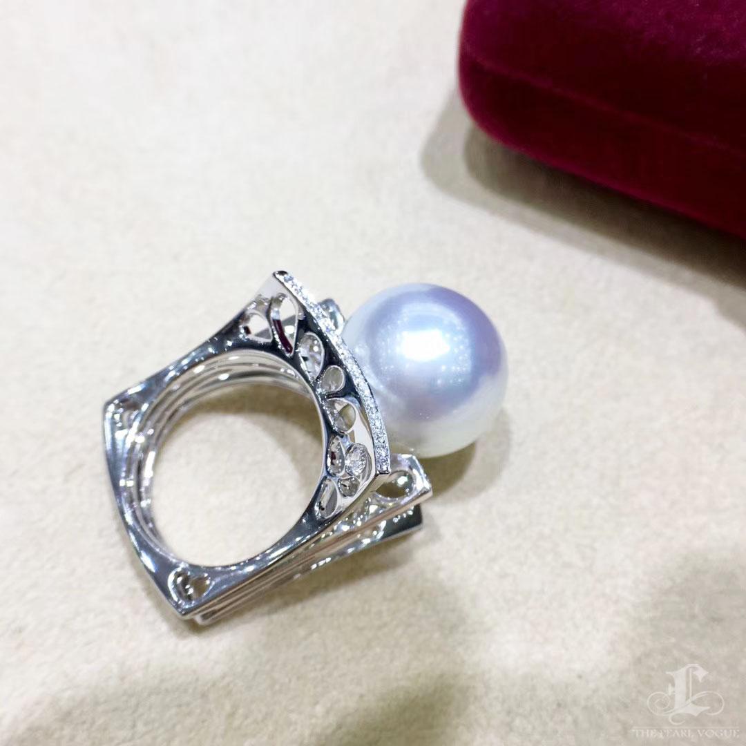 【Sculpted Geometry】Anillo de perlas del mar del sur con cresta de diamantes, oro blanco de 18k en venta 2