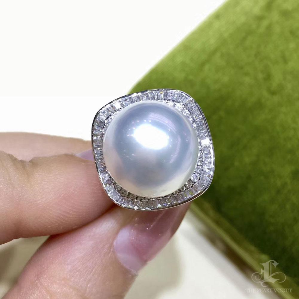 【Geometria scolpita】 Anello con diamante a raggiera e perla dei mari del sud In condizioni Nuovo in vendita a New York, NY