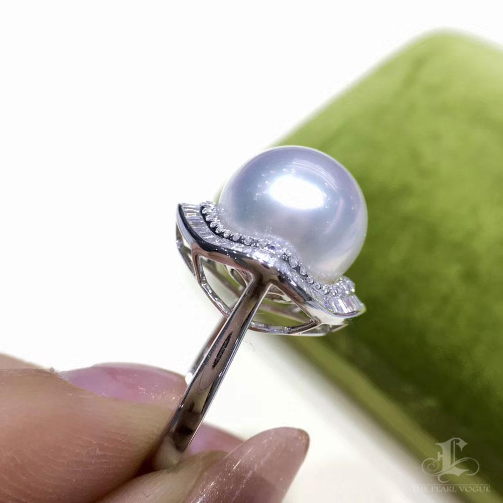 【Geometria scolpita】 Anello con diamante a raggiera e perla dei mari del sud in vendita 2