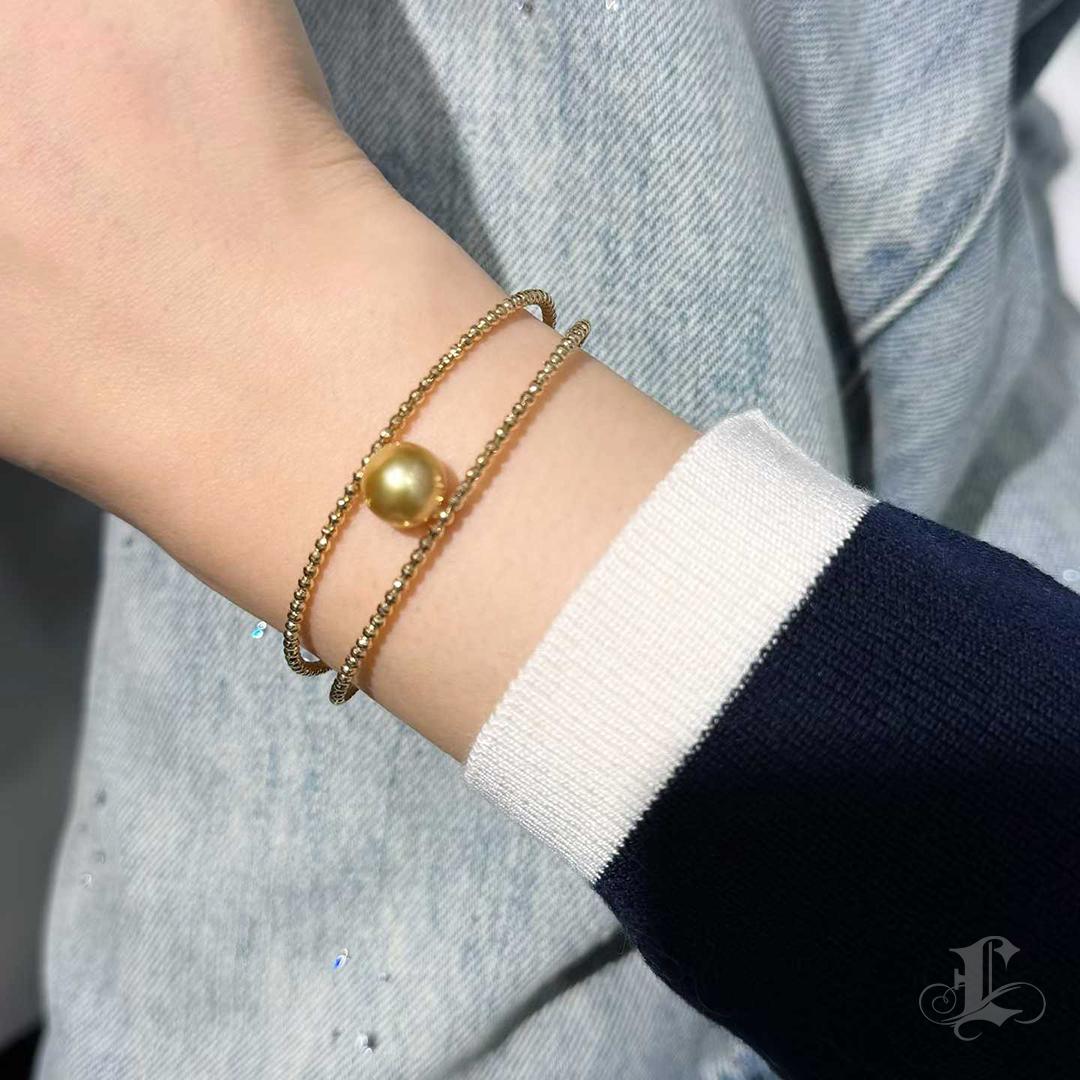 Grezzo 【Geometria scolpita】Bracciale con perle dei mari del sud da 9-10 mm in oro 18K in vendita