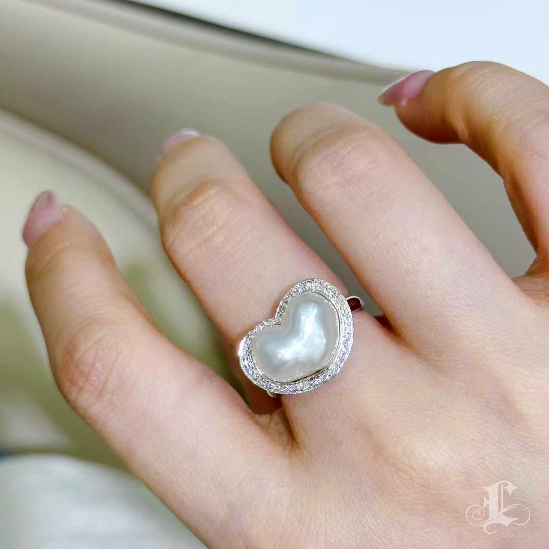 【Sculpted Geometry】Sólo un Corazón Aurora Anillo de Diamantes y Perlas Keshi Naturales Sin cortar en venta