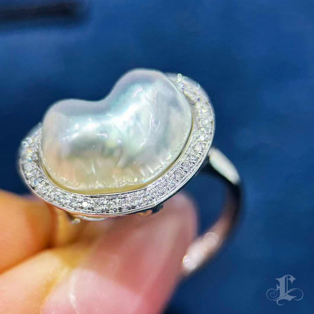 【Sculpted Geometry】Sólo un Corazón Aurora Anillo de Diamantes y Perlas Keshi Naturales en venta 1
