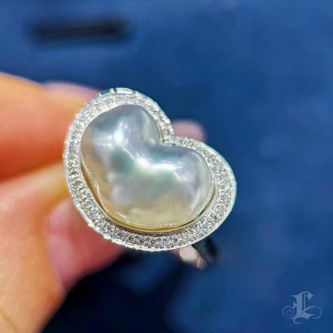 【Sculpted Geometry】Sólo un Corazón Aurora Anillo de Diamantes y Perlas Keshi Naturales en venta 2