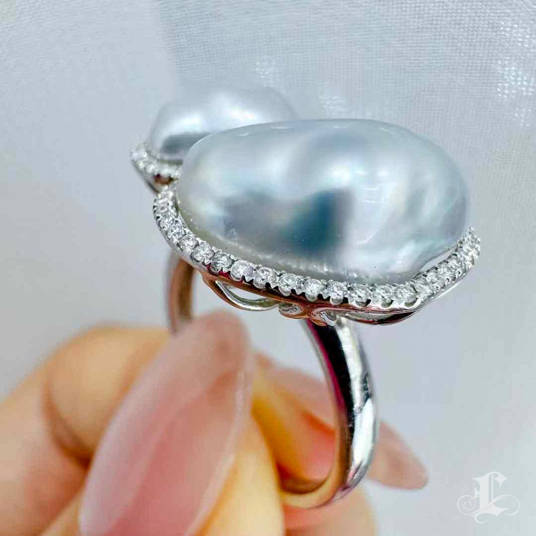 【Sculpted Geometry】Only One Fluid Echo South Sea Keshi Pearl Ring en vente 1
