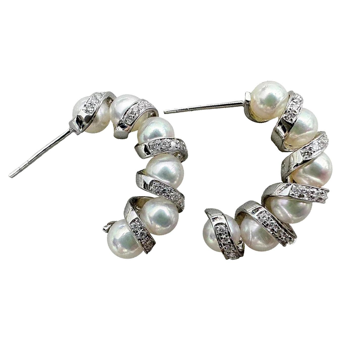 Orecchini a cerchio di diamanti con perle Aurora Baby Akoya