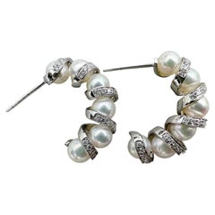 Orecchini a cerchio di diamanti con perle Aurora Baby Akoya