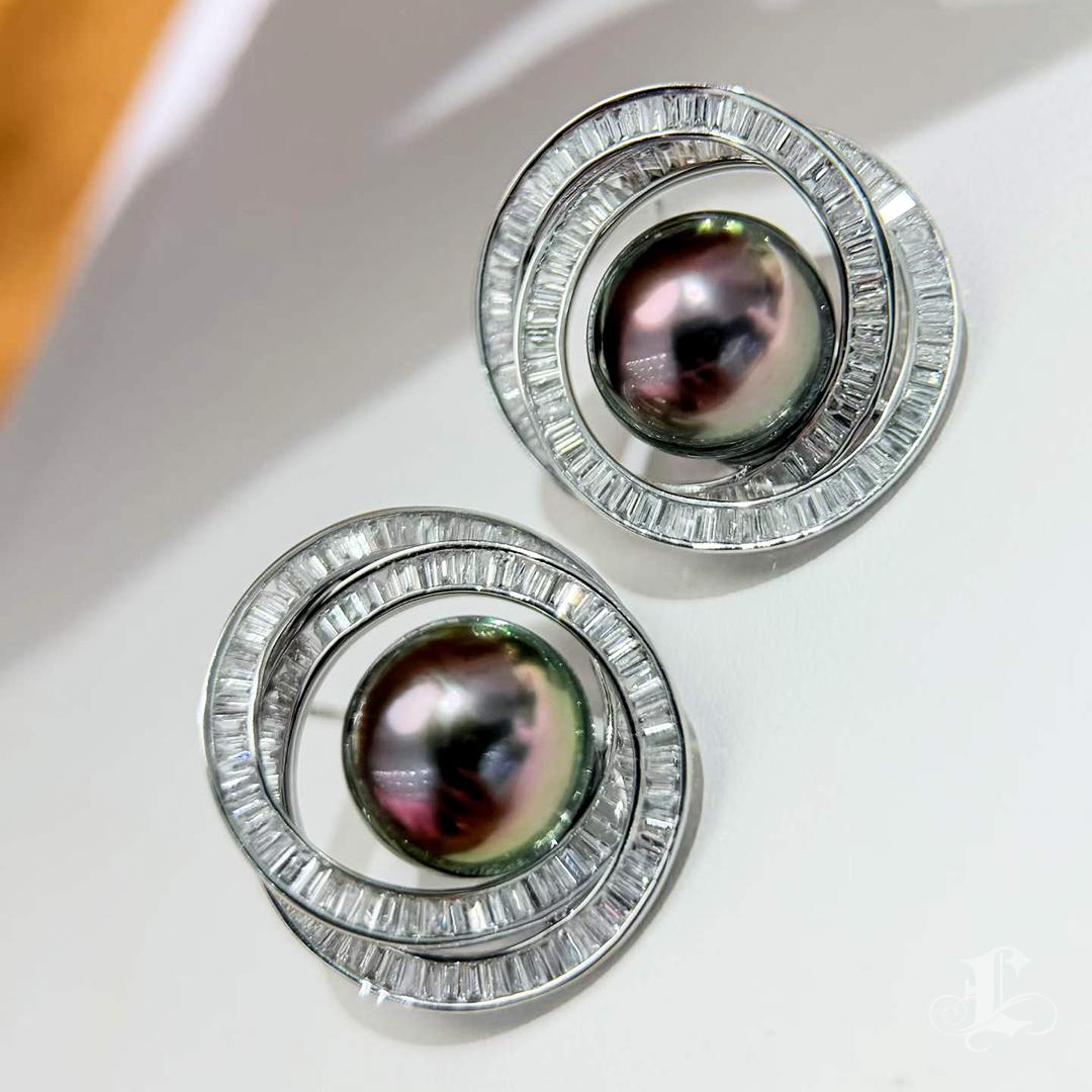 【Sculptured Geometry】Orbit Tahitian Pearl Diamond Earrings en vente 2