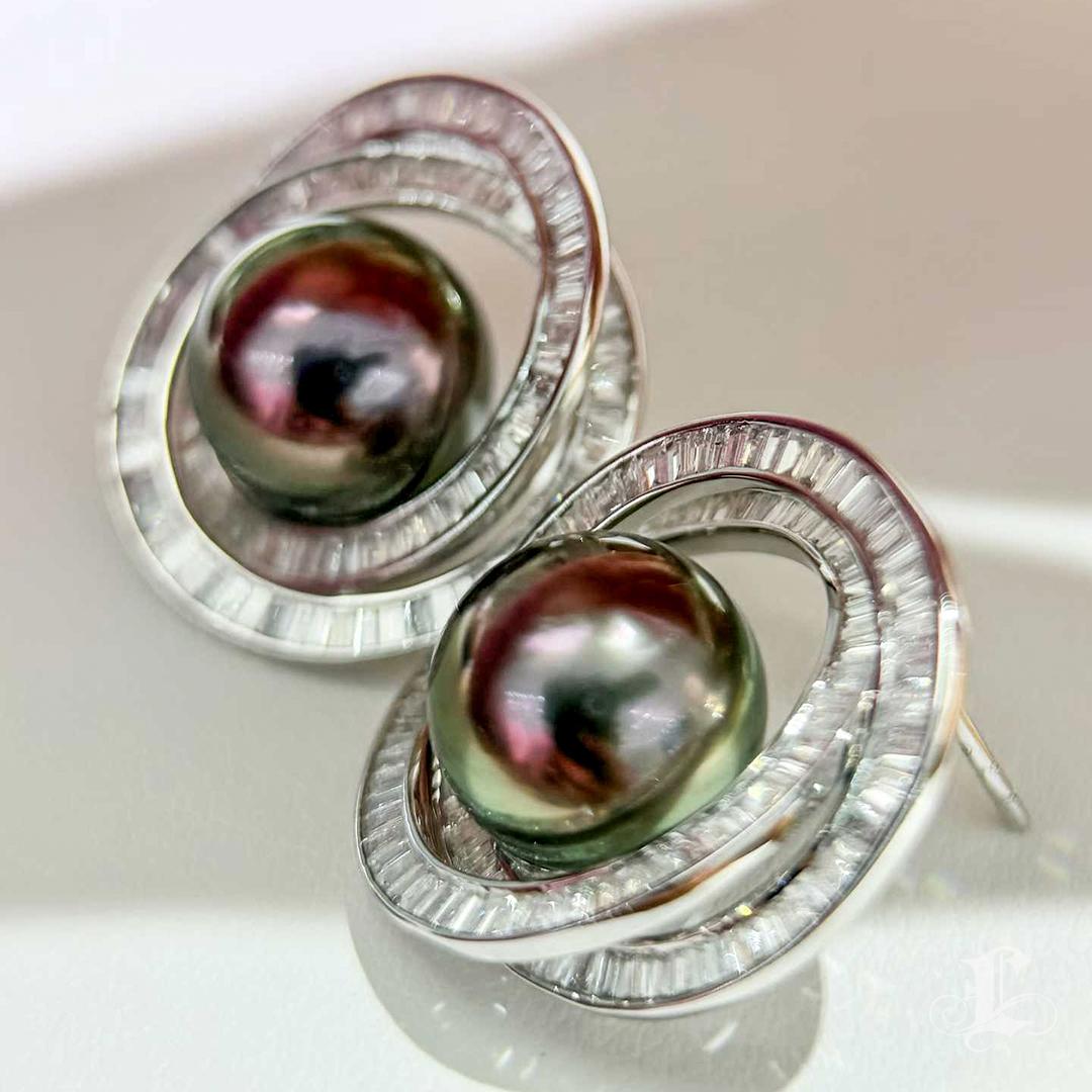 【Sculptured Geometry】Orbit Tahitian Pearl Diamond Earrings en vente 3