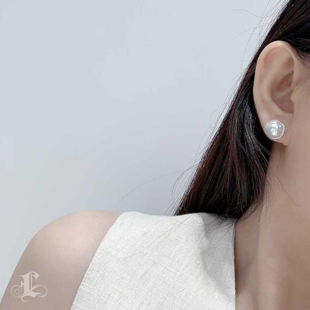 Non taillé 【Sculpted Geometry】【Sculpted Geometry】Aurora Keshi South Sea Pearl Diamond Stud en vente
