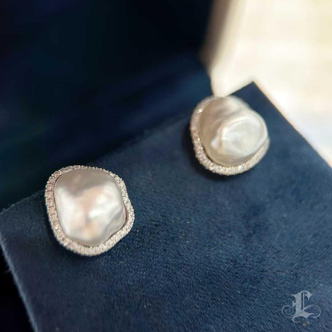 【Sculpted Geometry】【Sculpted Geometry】Aurora Keshi South Sea Pearl Diamond Stud en vente 1