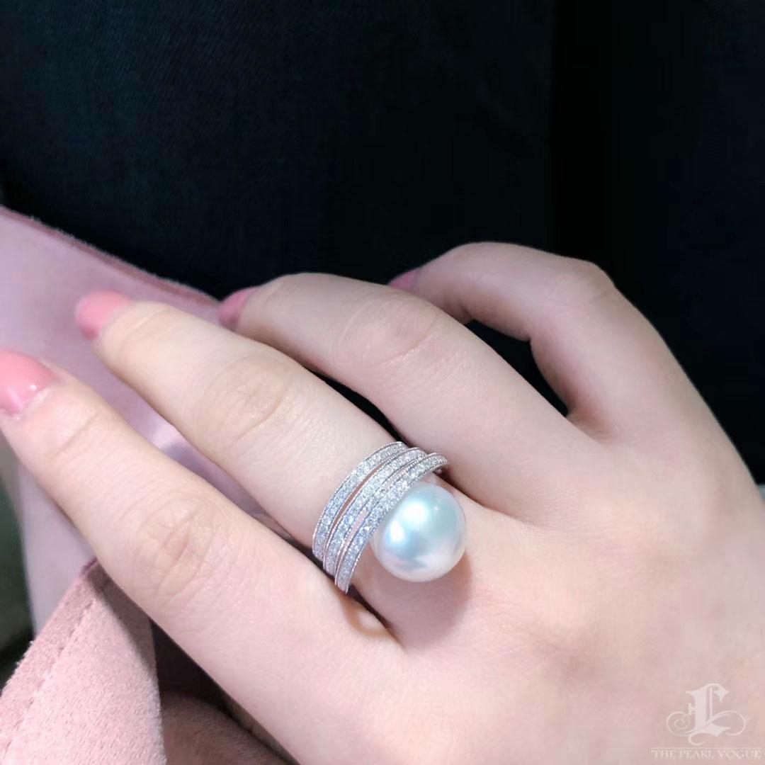 【Sculpted Geometry】Sculpted Orbit South Sea Pearl Diamond Ring (Ungeschliffen) im Angebot