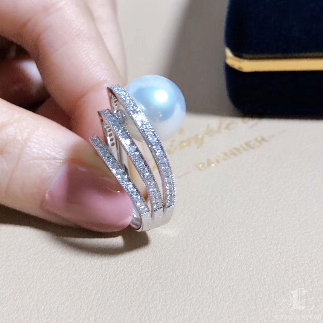 【Sculpted Geometry】Sculpted Orbit South Sea Pearl Diamond Ring im Zustand „Neu“ im Angebot in New York, NY