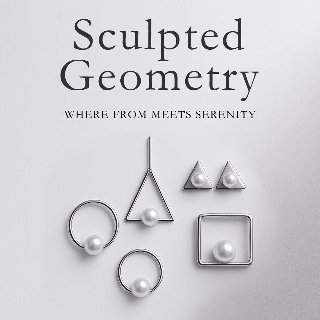 Eleganza classica reimmaginata in una geometria scultorea: questa raffinata parure presenta luminose perle dei Mari del Sud abbinate a scintillanti motivi di diamanti quadrati.

Gli orecchini presentano perle rotonde di 9-10 mm dalla superficie