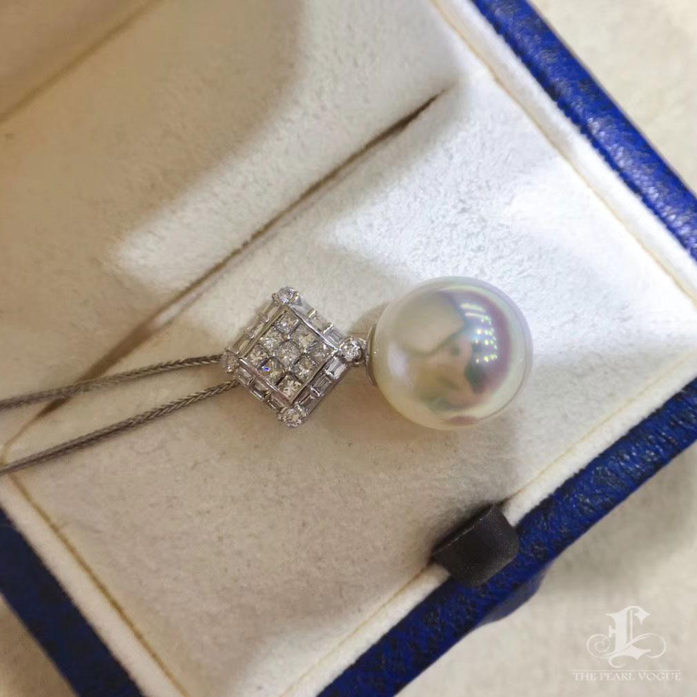 【Geometria scolpita】 Set di orecchini e pendenti con perle dei mari del sud e diamanti in vendita 1