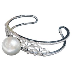 【Sculpted Geometry】Starlace Aurora South Sea Pearl & Diamond Open Cuff Bracelet
