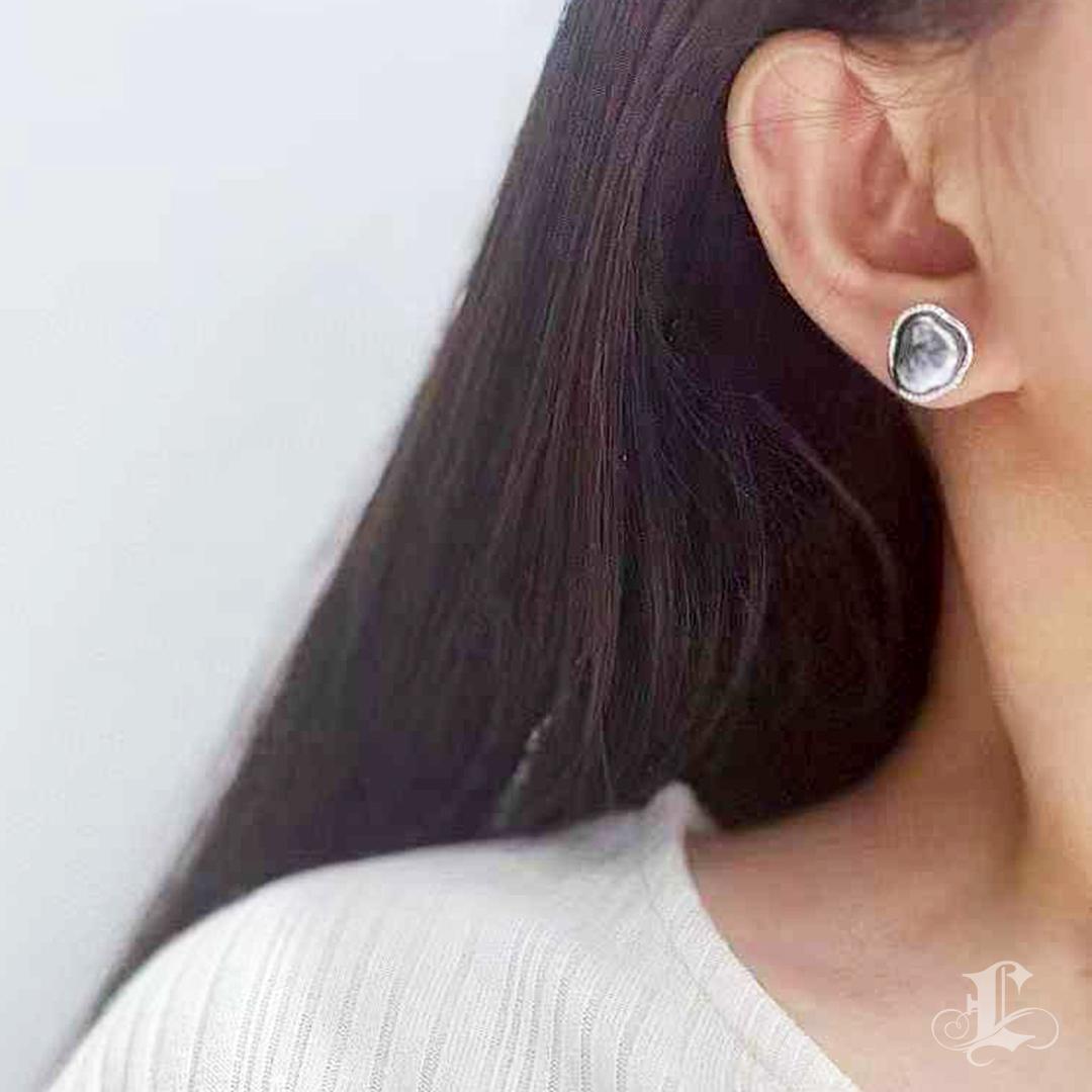 Uncut 【Sculpted Geometry】Tahitian Keshi Pearl Diamond Halo Stud Earrings For Sale