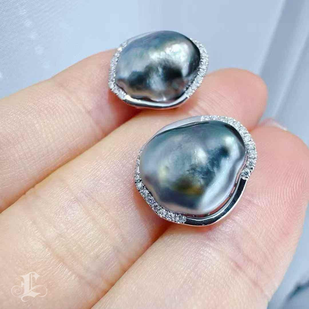 Women's or Men's 【Sculpted Geometry】Tahitian Keshi Pearl Diamond Halo Stud Earrings For Sale