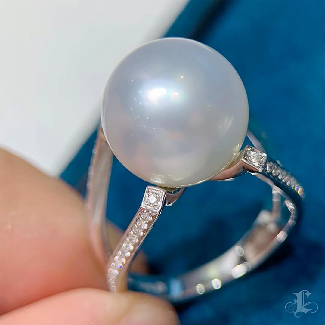 Donna 【Geometria scolpita】 Anello classico con diamante e perla bianca dei mari del sud in vendita