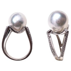 【Geometria scolpita】 Anello classico con diamante e perla bianca dei mari del sud