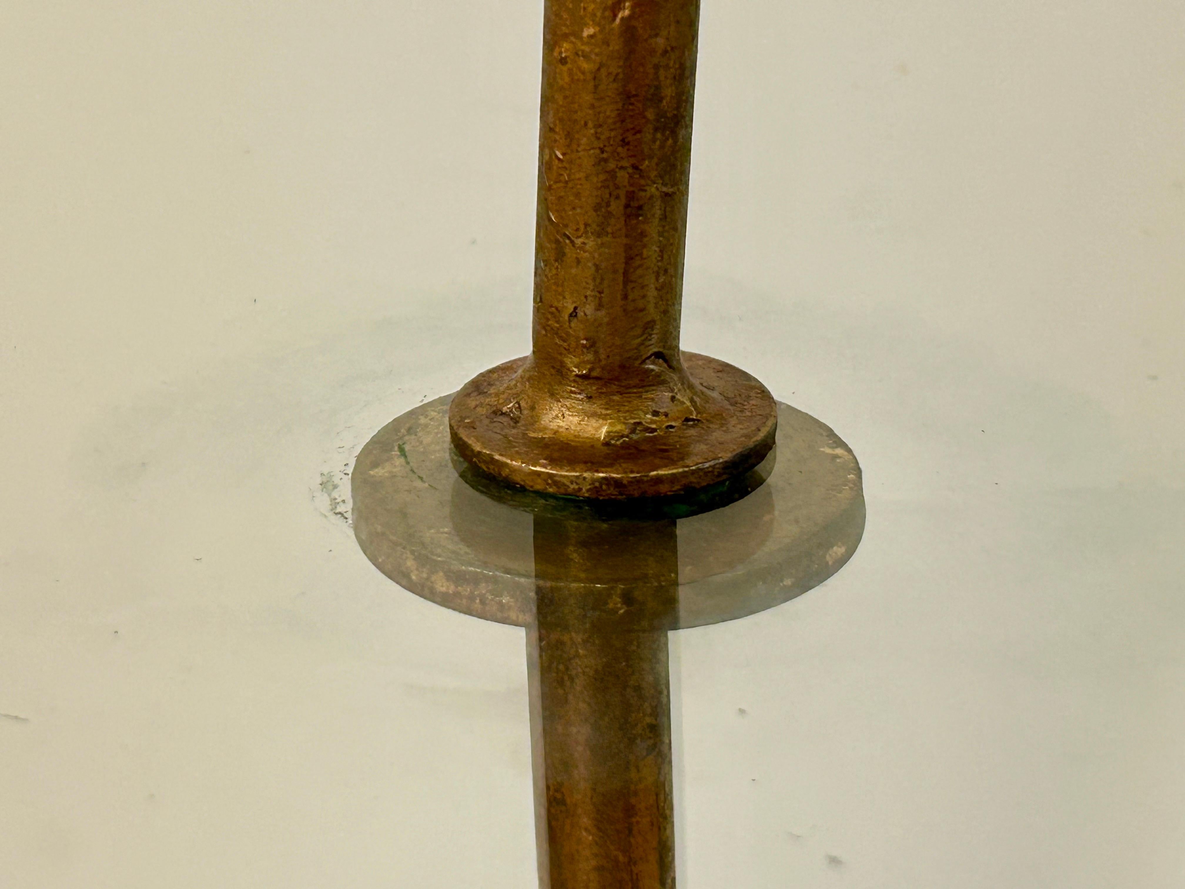 Sculpted Iron Drinks Table Moderno en venta