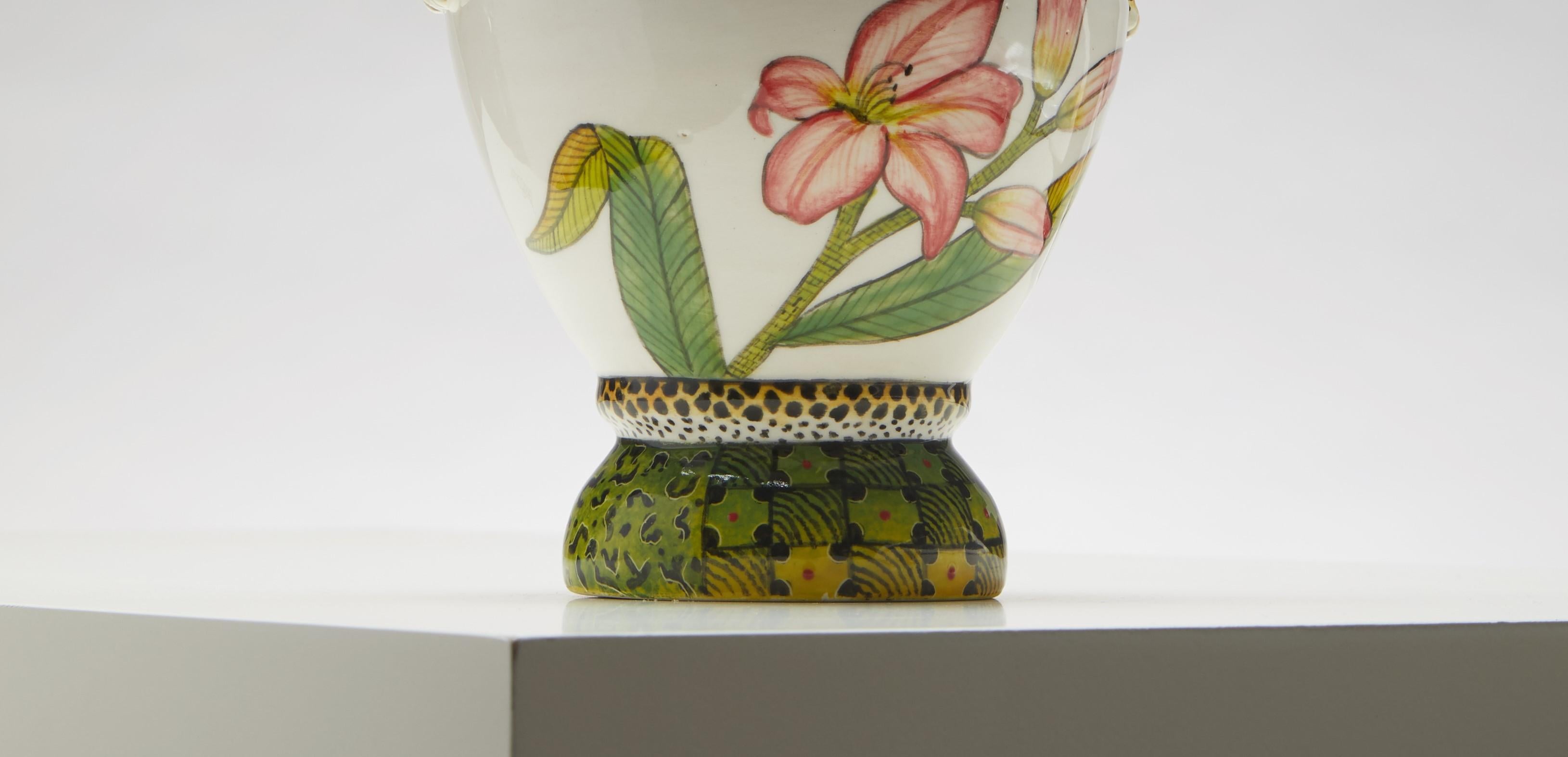 Sculpted Leopard Vase In New Condition For Sale In Jersey City, NJ