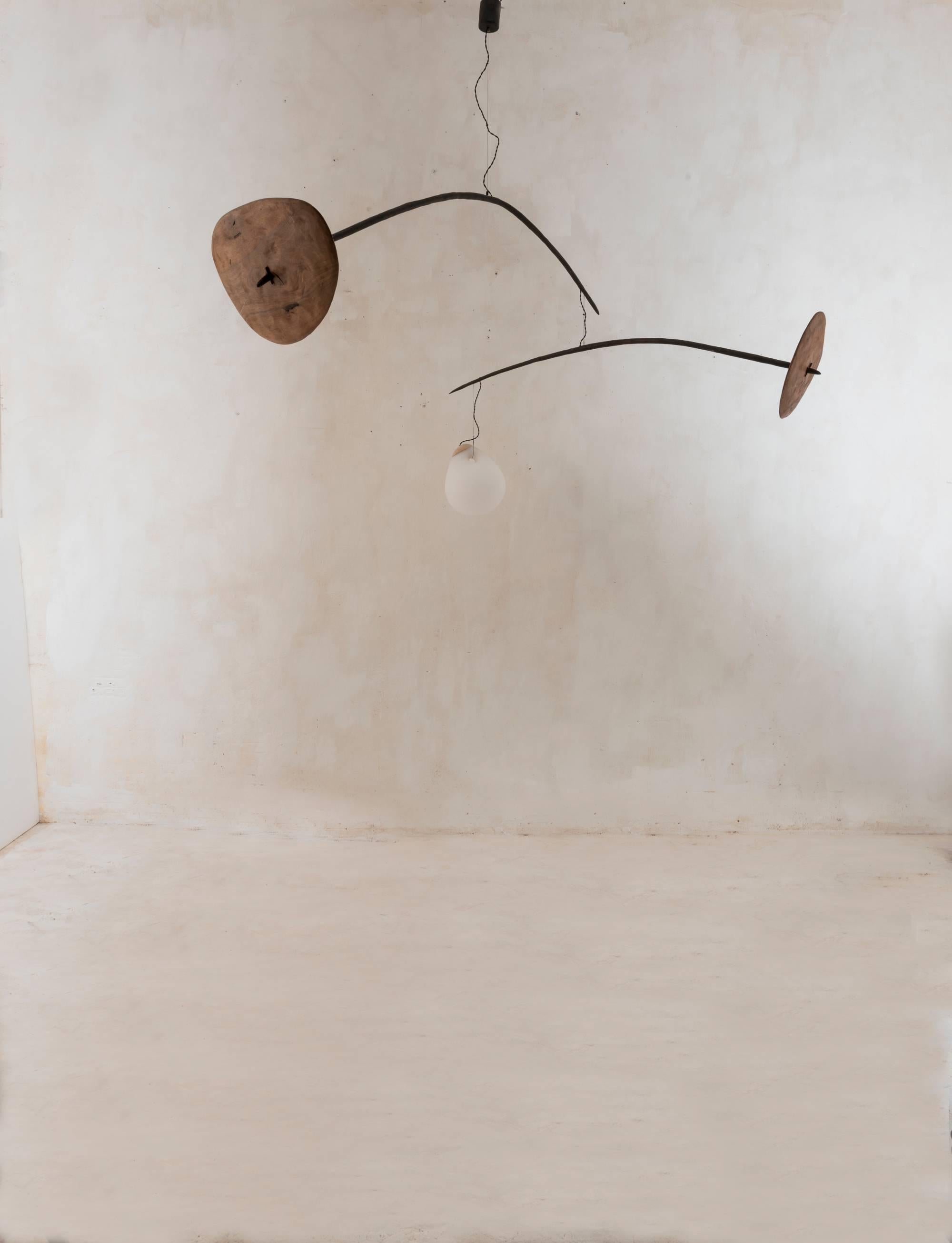 Dark Wood, Organic Curved Form Sculptural Mobile Chandelier by Jérôme Pereira In condizioni Nuovo in vendita a Geneve, CH