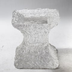 Geformter Beistelltisch aus Lucite