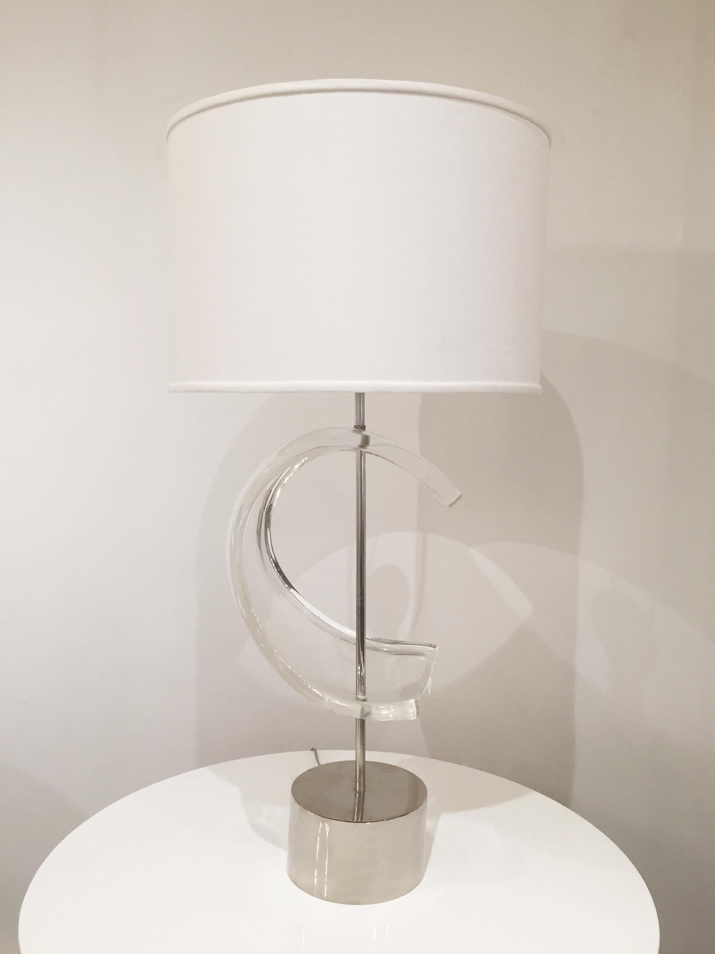 Mid-Century Modern Sculpted Lucite Table Lamp