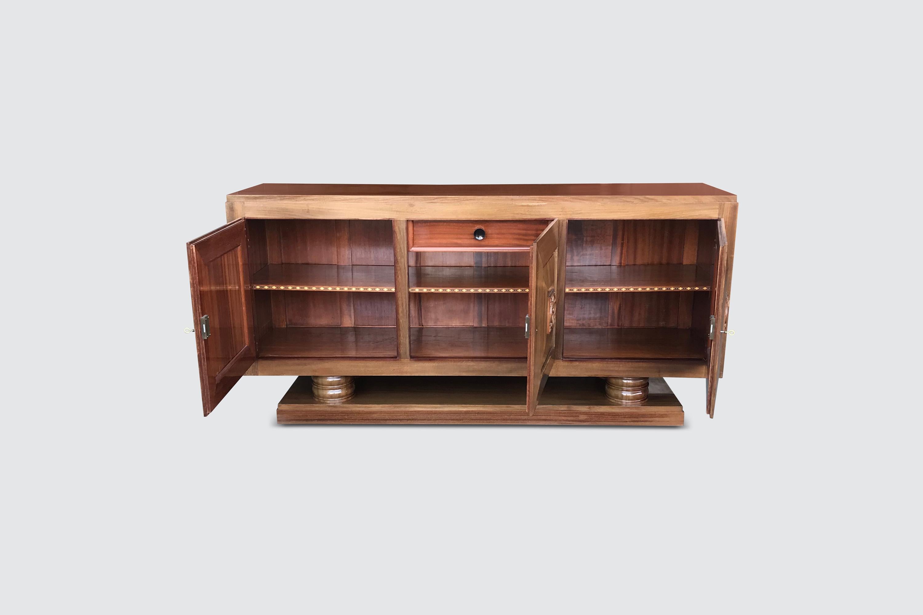 Sculpted Mahogany Art Deco Credenza by Gaston Poisson, France, 1930s For Sale 1