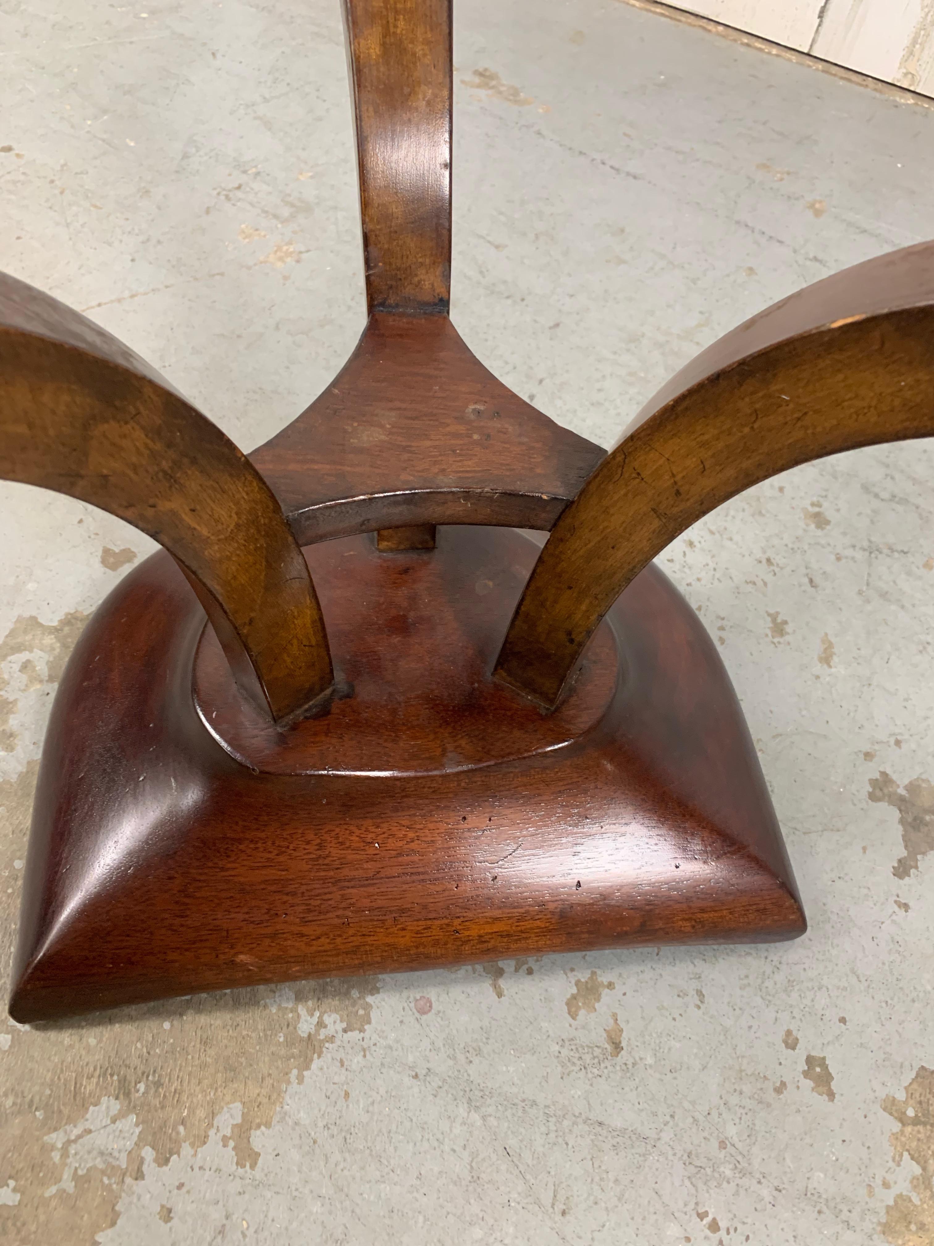 Tabouret tripode Theben en acajou sculpté d'après Adolf Loos en vente 9