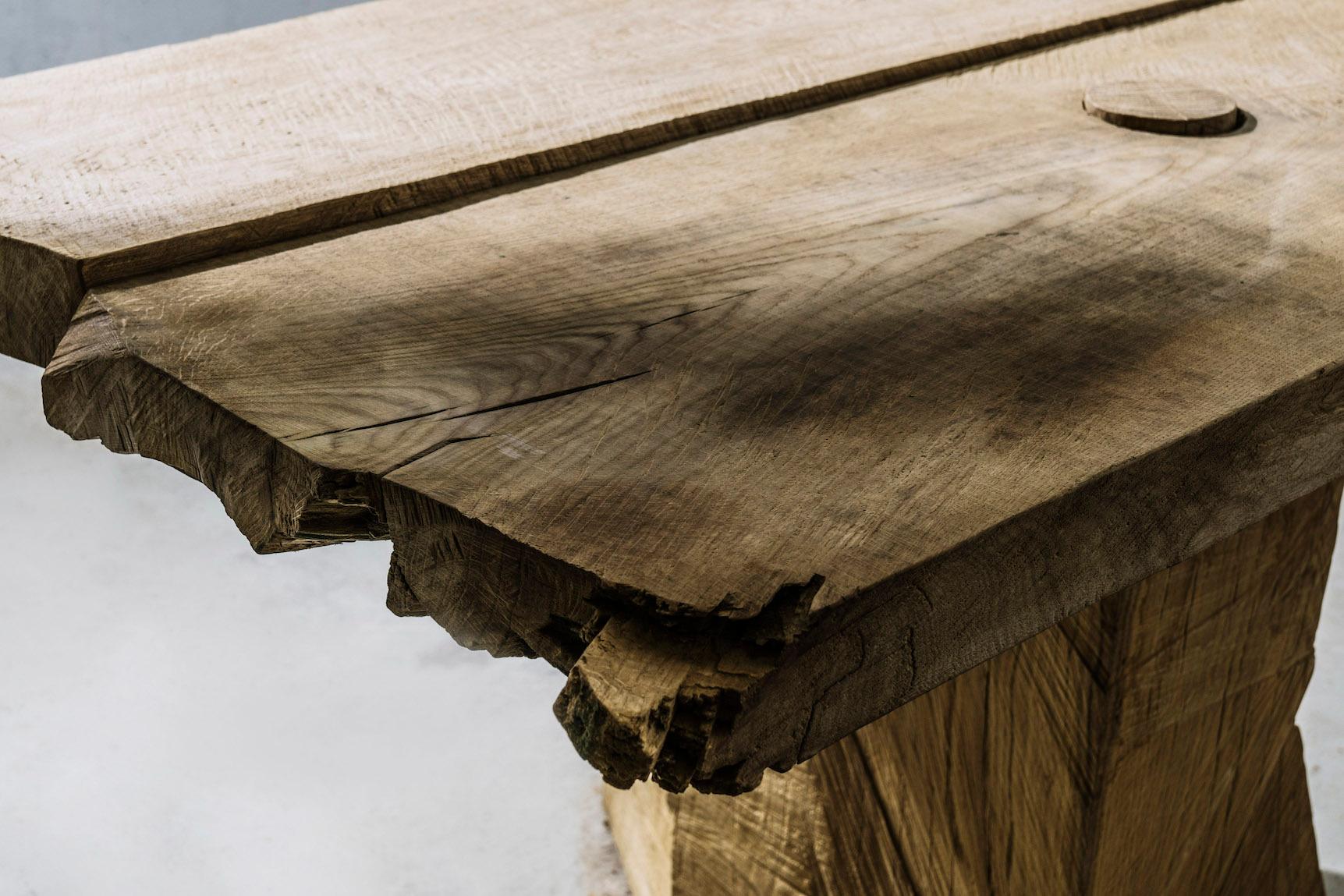 Table à manger massive sculptée en bois de chêne massif 