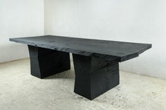 Table de salle à manger massive sculptée V7 en bois de chêne massif, taille moyenne