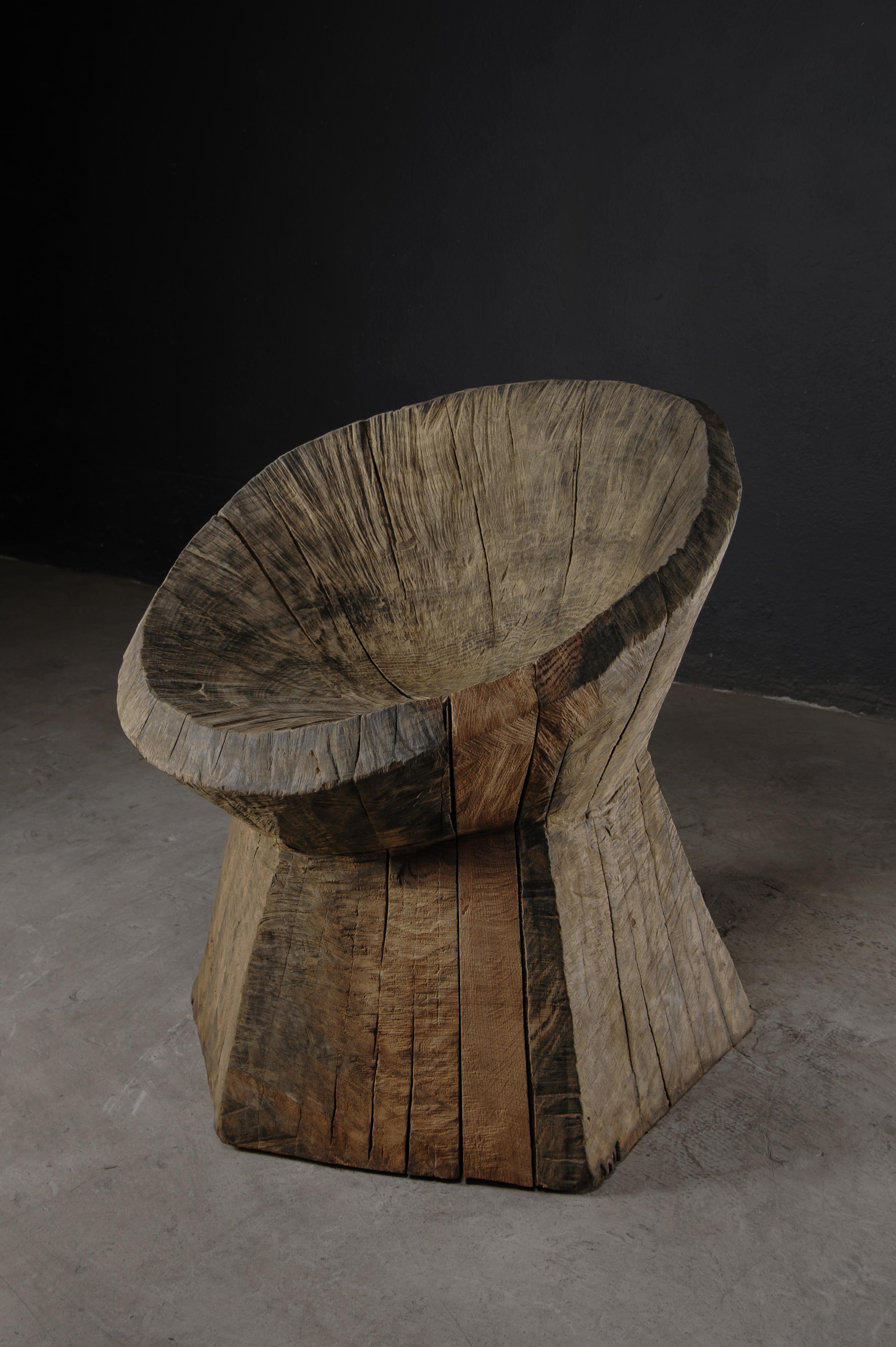 Skulpturaler massiver Loungesessel N3 aus massiver Eiche Massivholz, Grau (Eichenholz) im Angebot