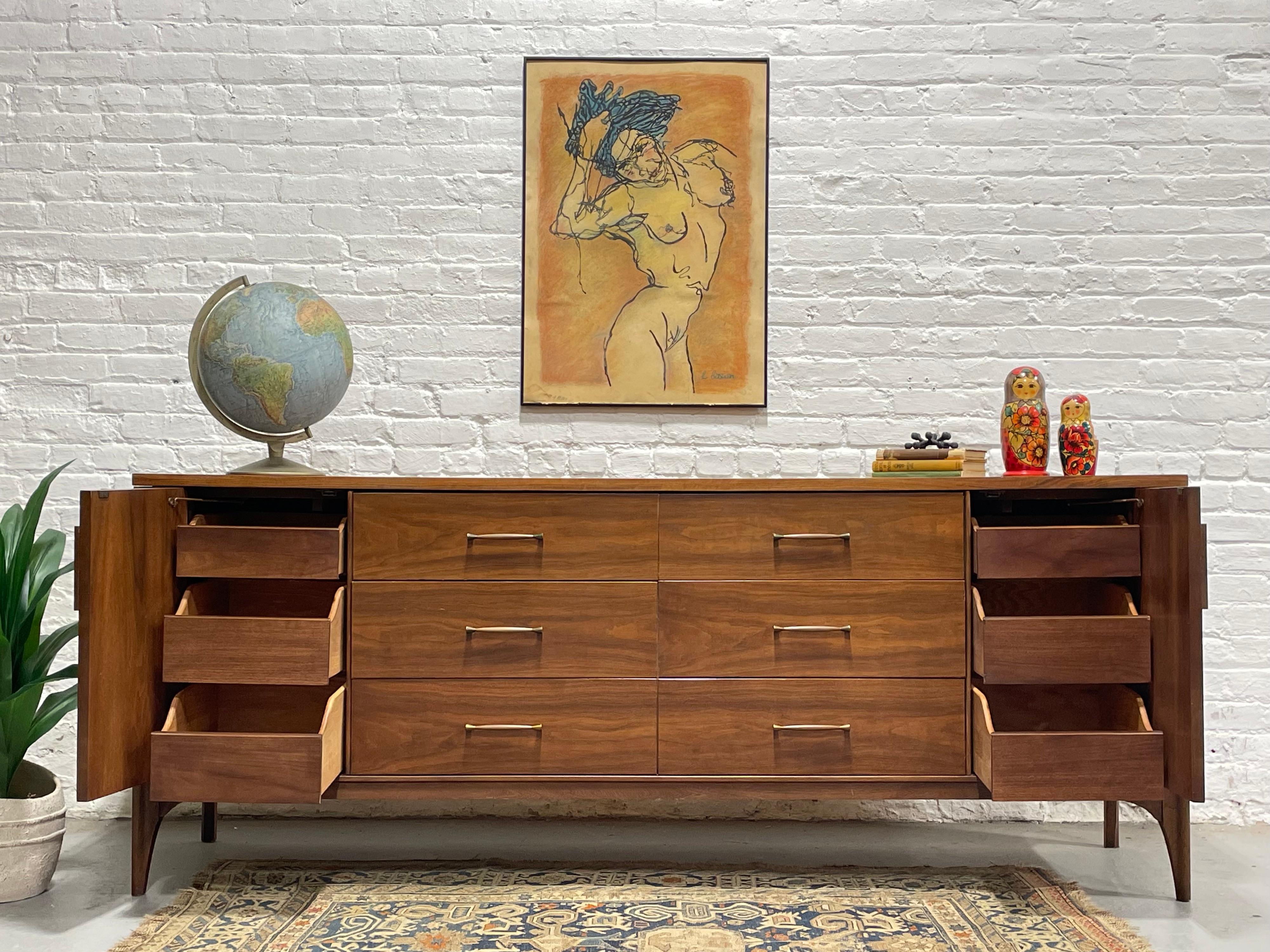 SCULPTED Mid Century MODERN CREDENZA / Long Dresser by Kent Coffey Perspecta In Good Condition In Weehawken, NJ