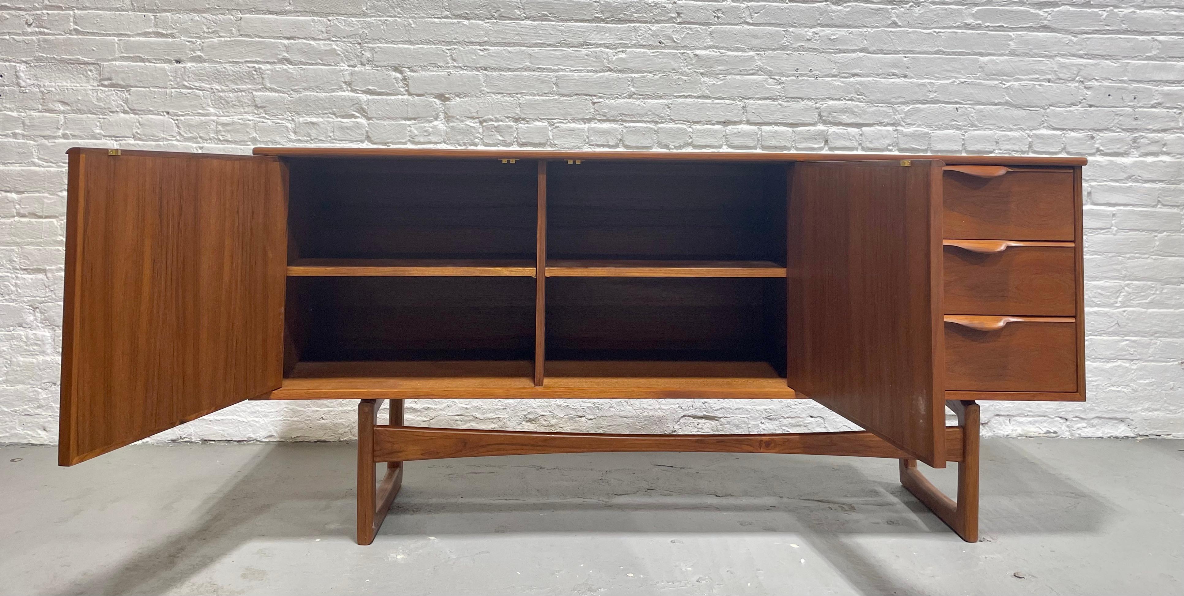 Wood Sculpted Mid-Century Modern Danish Styled Credenza Media Stand For Sale