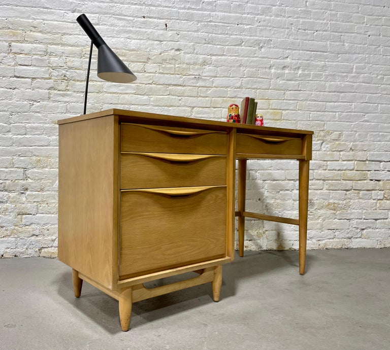 Sculpted MidCentury Modern Oak Desk, circa 1960s For Sale at 1stDibs