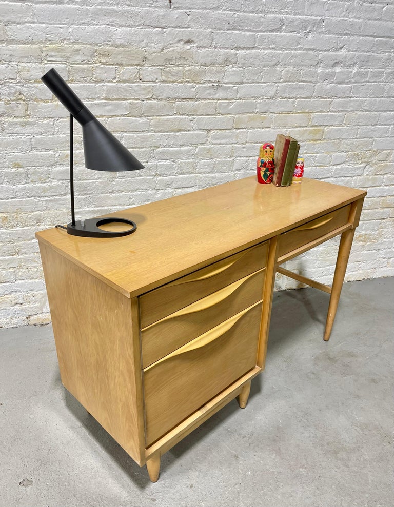 Sculpted MidCentury Modern Oak Desk, circa 1960s For Sale at 1stDibs