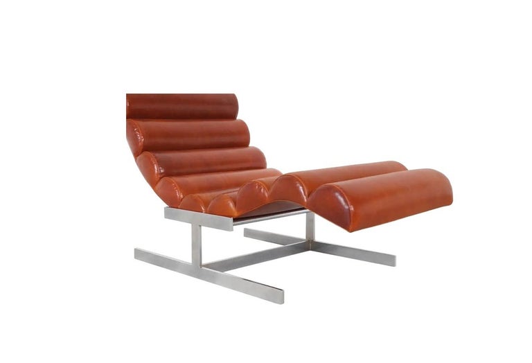 Mid-Century Modern Sculpted Milo Baughman Style Leather Chaise Longue For Sale
