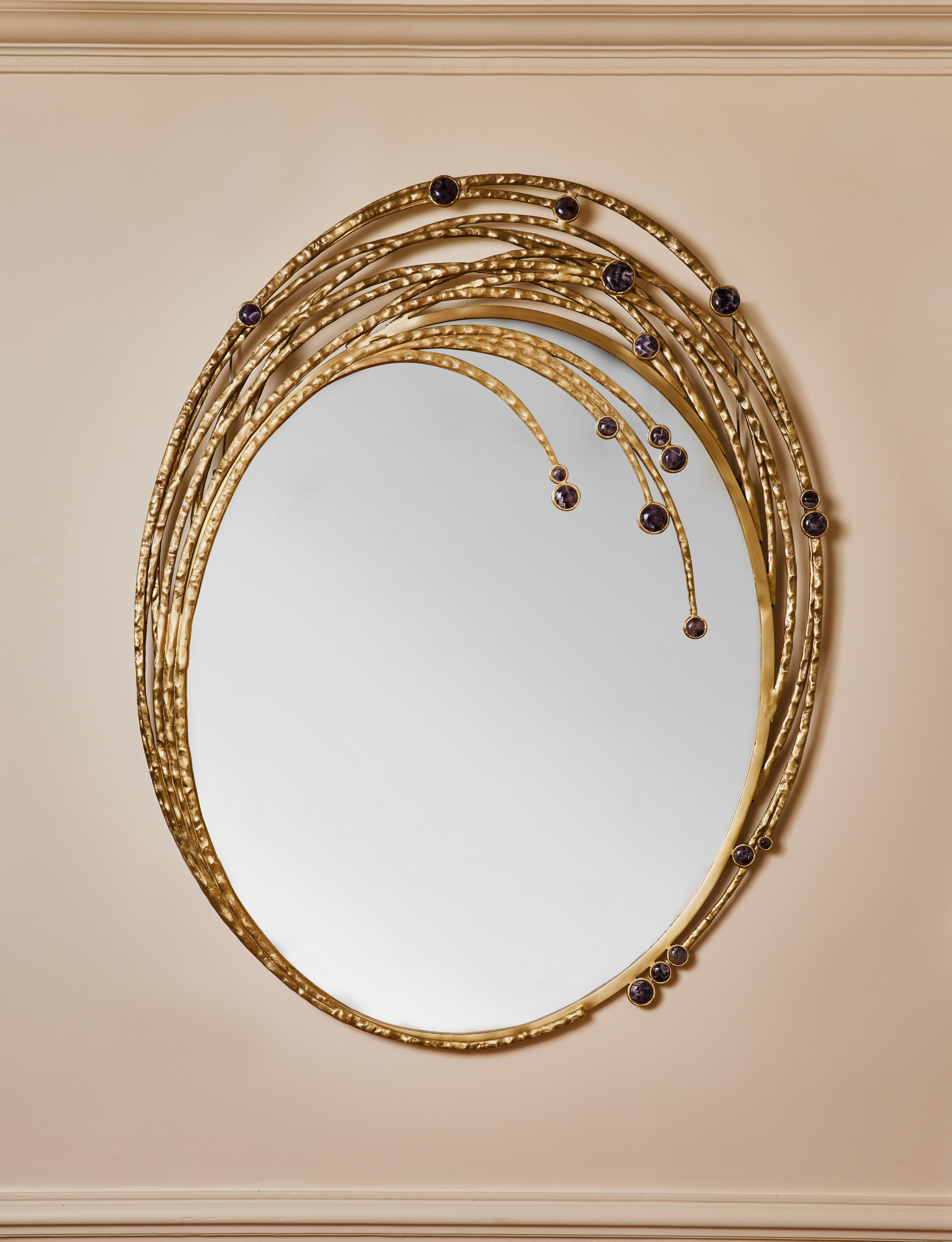 Mirror in sculpted and gilt bronze with amethysts stone inlays.
Creation by Studio Glustin.