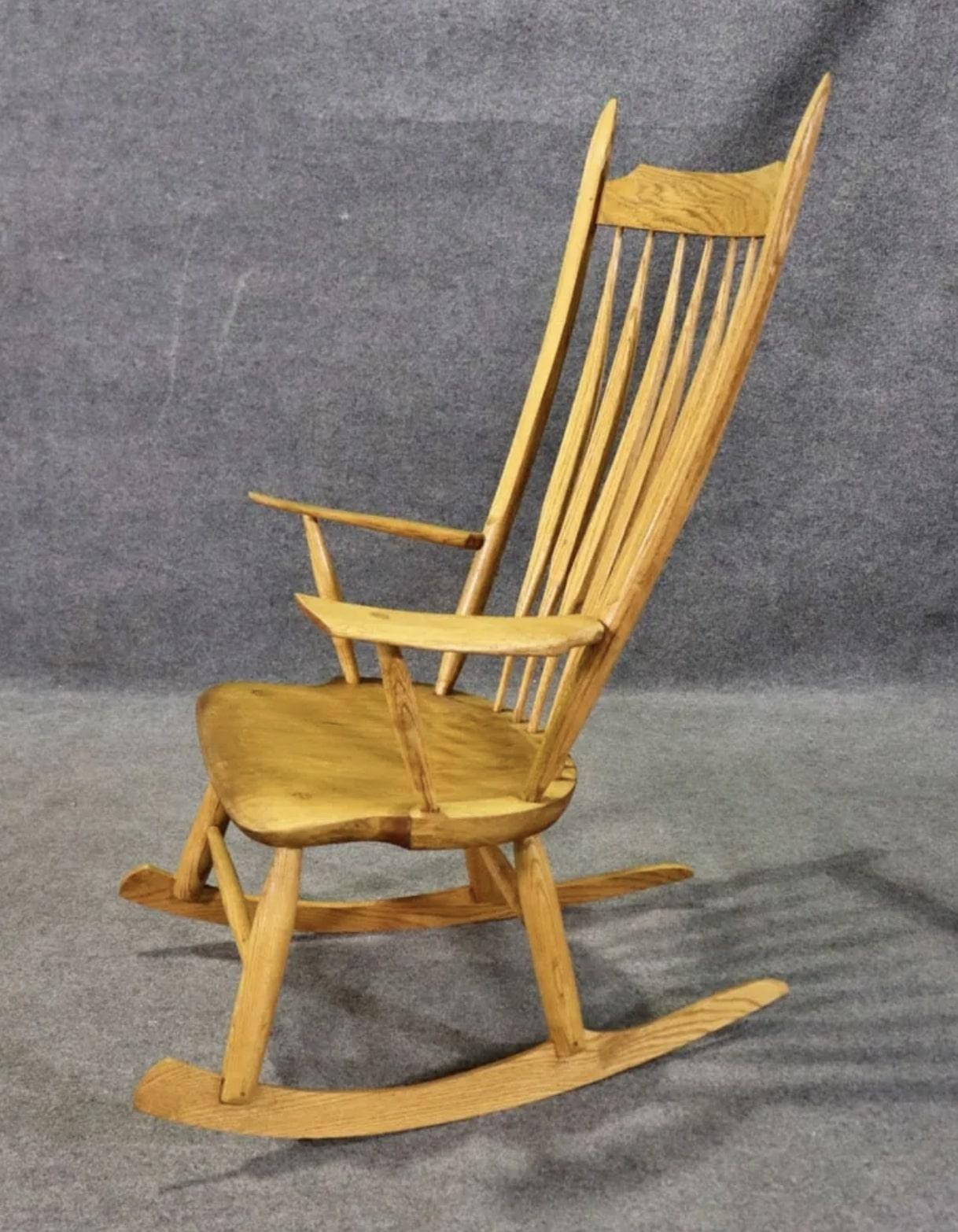 Sedia a dondolo moderna in rovere dal design accattivante. Questo dondolo è pronto per anni di divertimento.
Si prega di confermare la posizione NY o NJ