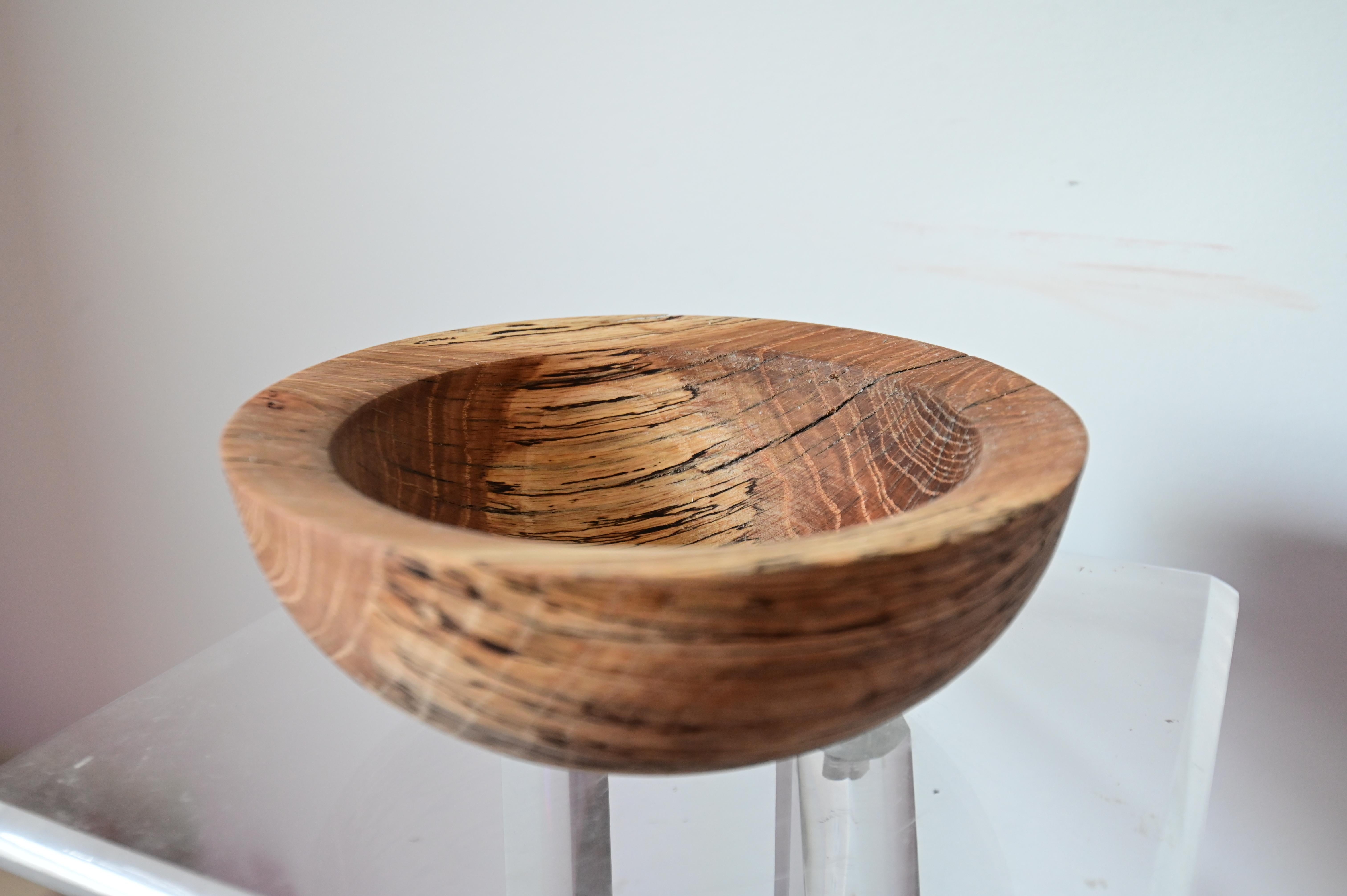 Sculpted Oak Wooden Bowl In New Condition For Sale In Richmond, VA