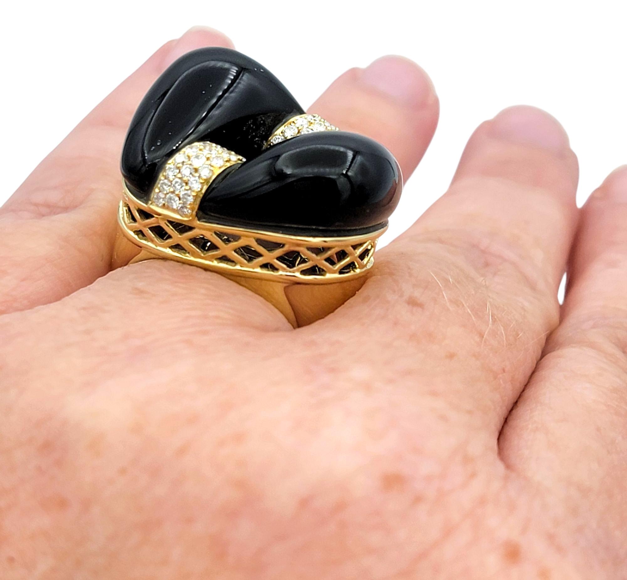 Anello da cocktail con onice scolpito e pavé di diamanti a profilo alto in oro giallo 18 carati in vendita 5